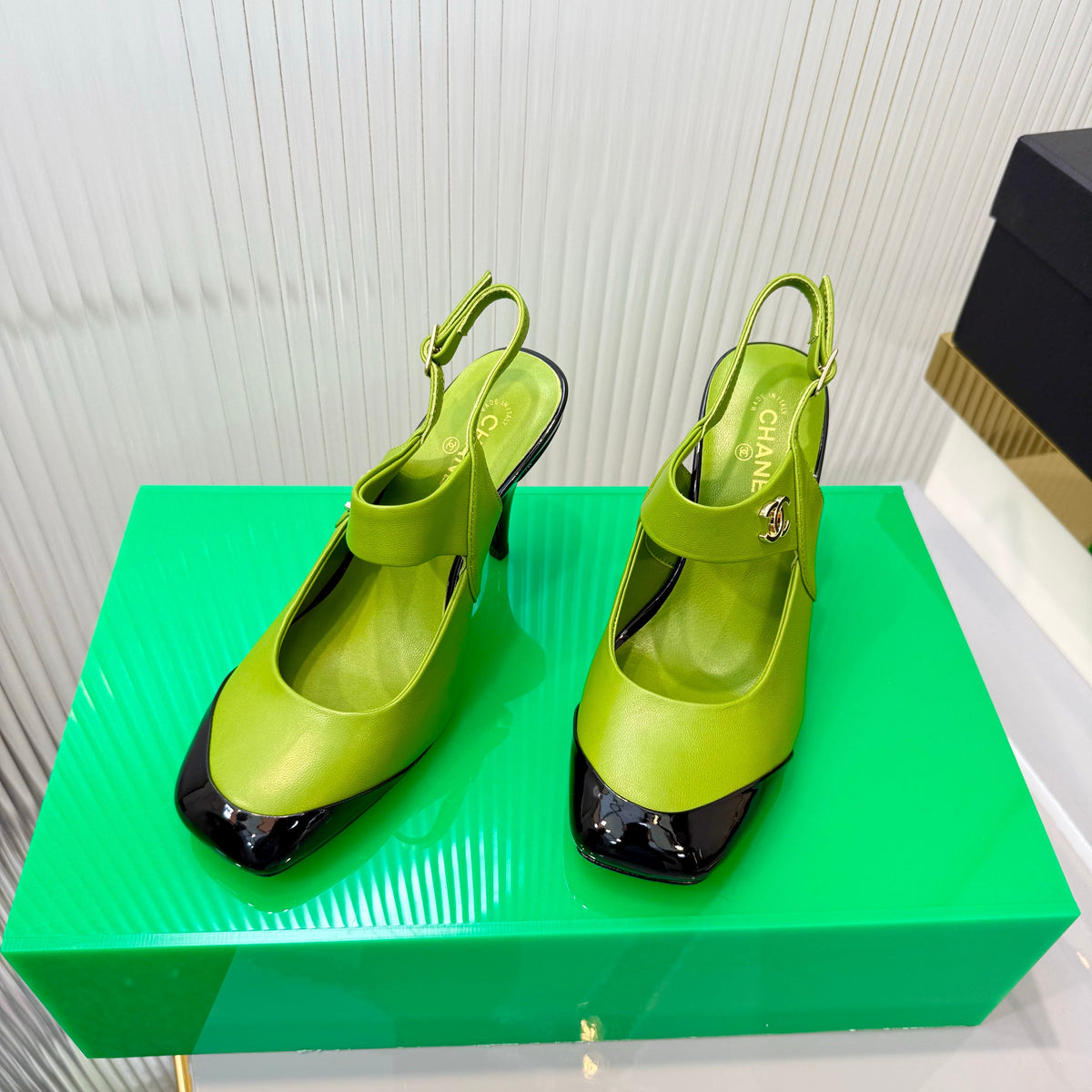 CC 26s Slingback 8.5cm Black Green Lambskin Patent Leather 924362
